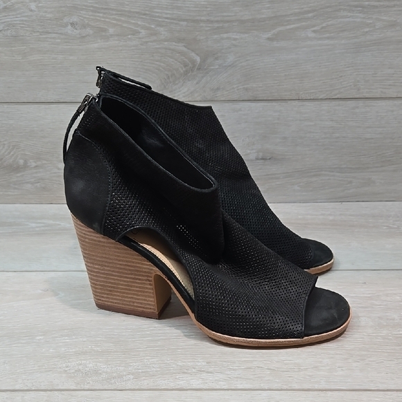 Vince Camuto Women Bevina Black Ankle Leather Peep-Toe Ankle Boots Shoes 10 - Picture 1 of 11